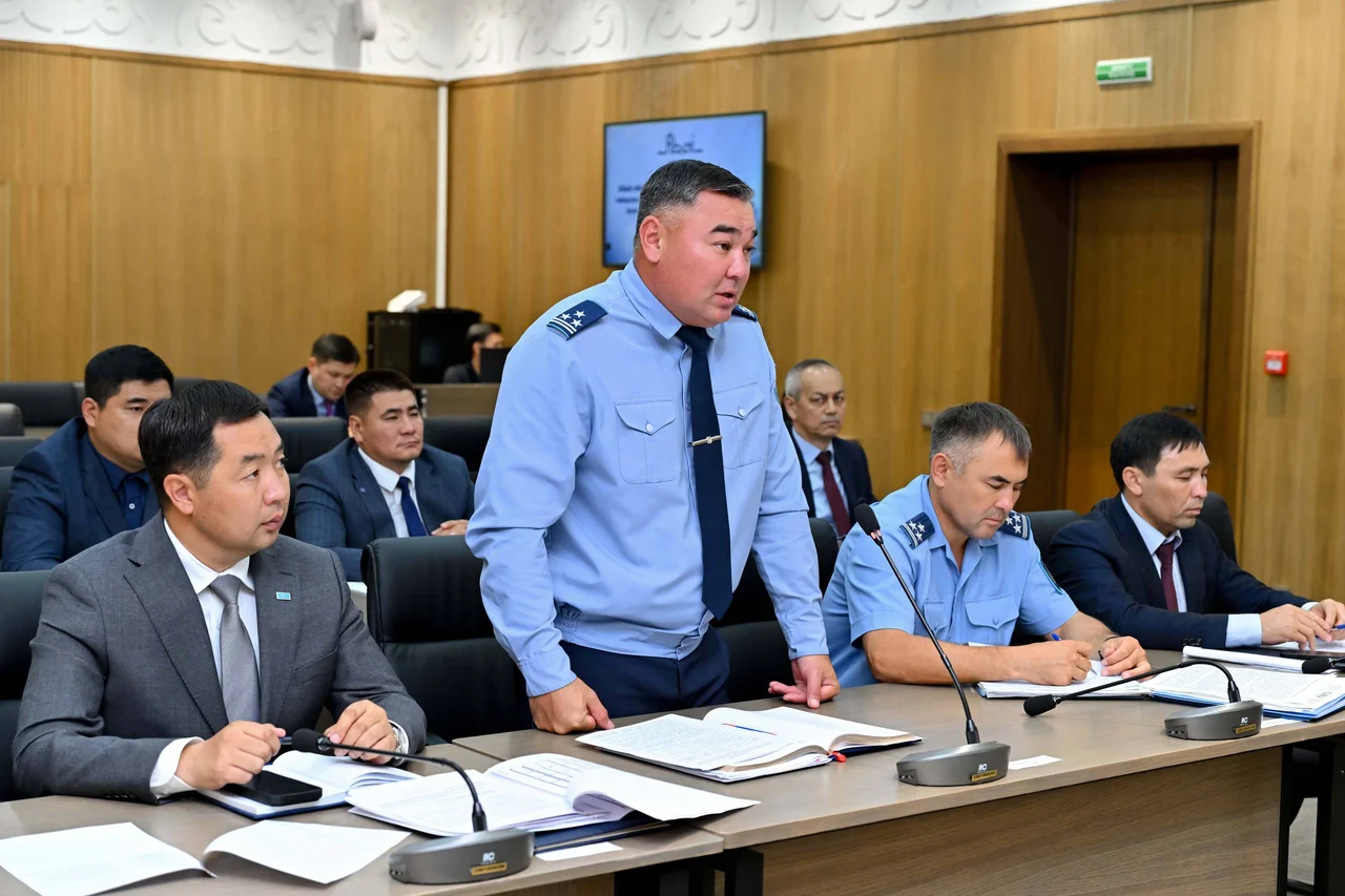Облыс әкімі өңірдегі күре жолдарды бүлдіріп жатқан ауыр жүк көліктеріне бақылауды күшейтуді тапсырды