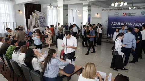 «Адал адам – Адал еңбек»: Семейде бос жұмыс орындар жәрмеңкесі өтті