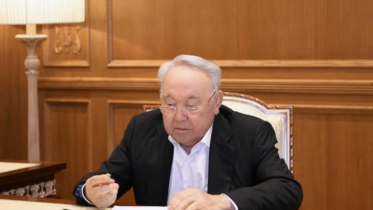 Нұрсұлтан Назарбаев Құрылтай депутаттарын сайлауда дауыс берді