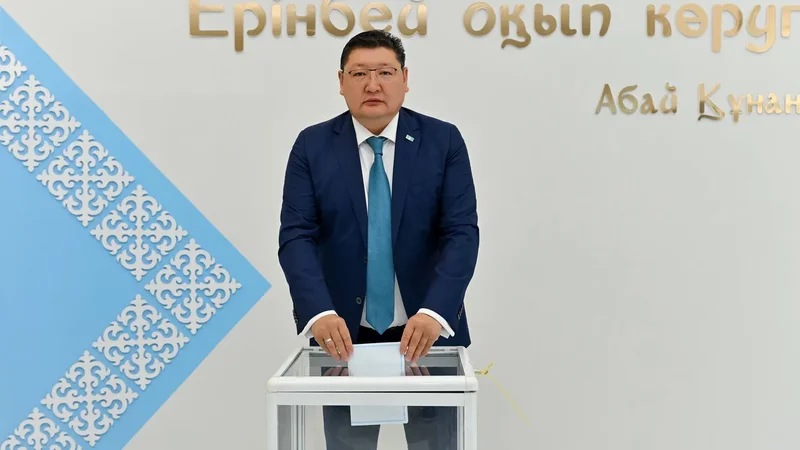 Облыс әкімі Құрылтай депутаттарының сайлауында дауыс берді