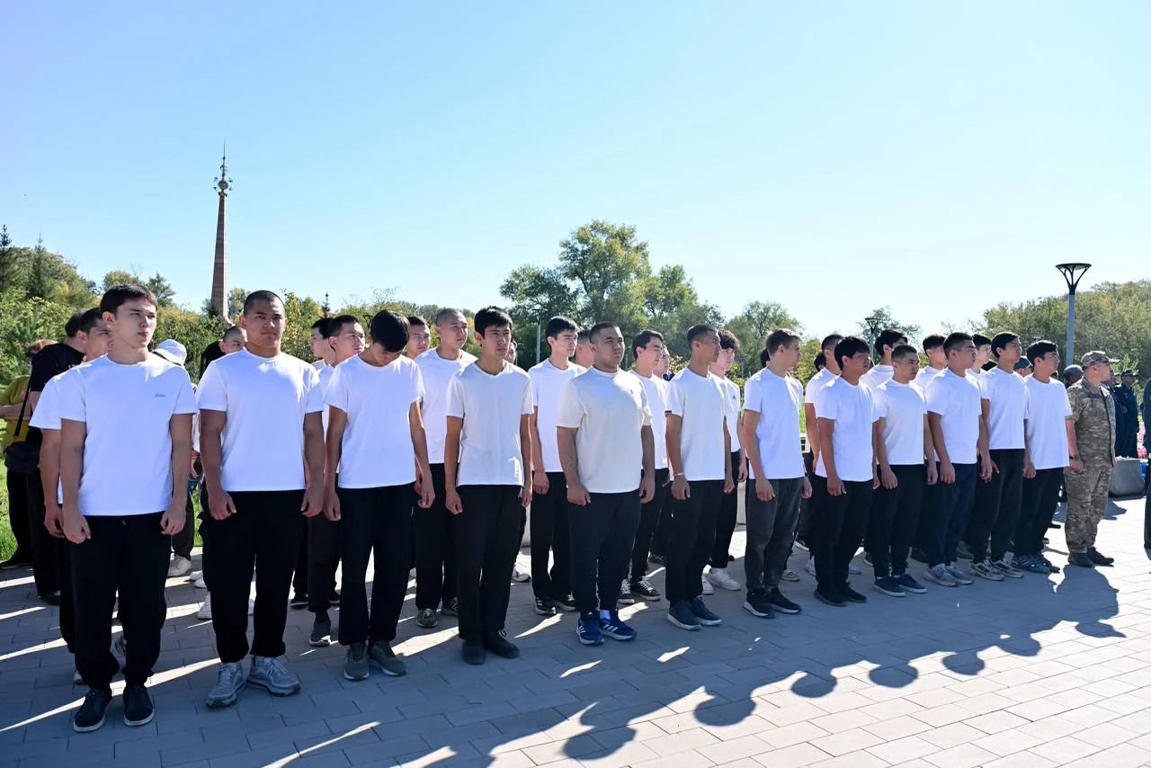 Абай облысында алғаш рет жаңа форматта әскерге шығарып салу рәсімі өтті