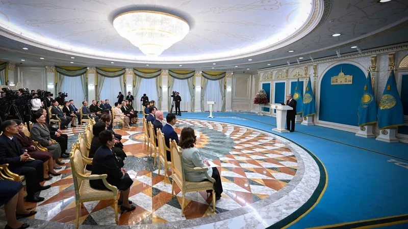 Президент отметил как положительную тенденцию то, что в нашей стране растёт число молодых людей, выбирающих профессию педагога
