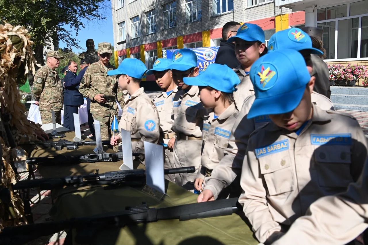 Семей қаласының Шәкәрім атындағы гимназиясында салтанатты ант беру рәсімі өтті
