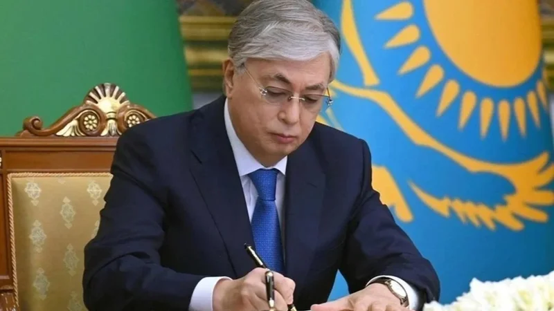 Барлық деңгейдегі мәслихаттар жаңаратын болады – Президент Жарлыққа қол қойды