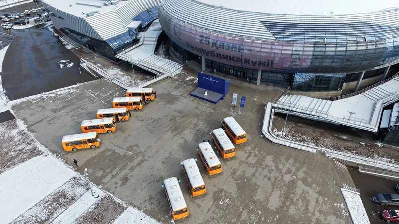 Школам области Абай передали 10 новых автобусов