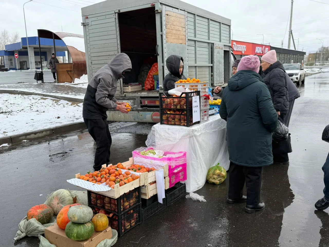 Семейде Республика күніне орай ауыл шаруашылығы жәрмеңкесі өтті