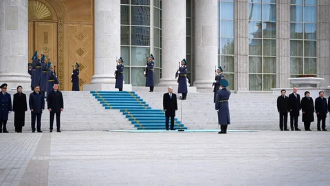 Президент Қасым-Жомарт Тоқаев Мемлекеттік ту көтеру рәсіміне қатысты