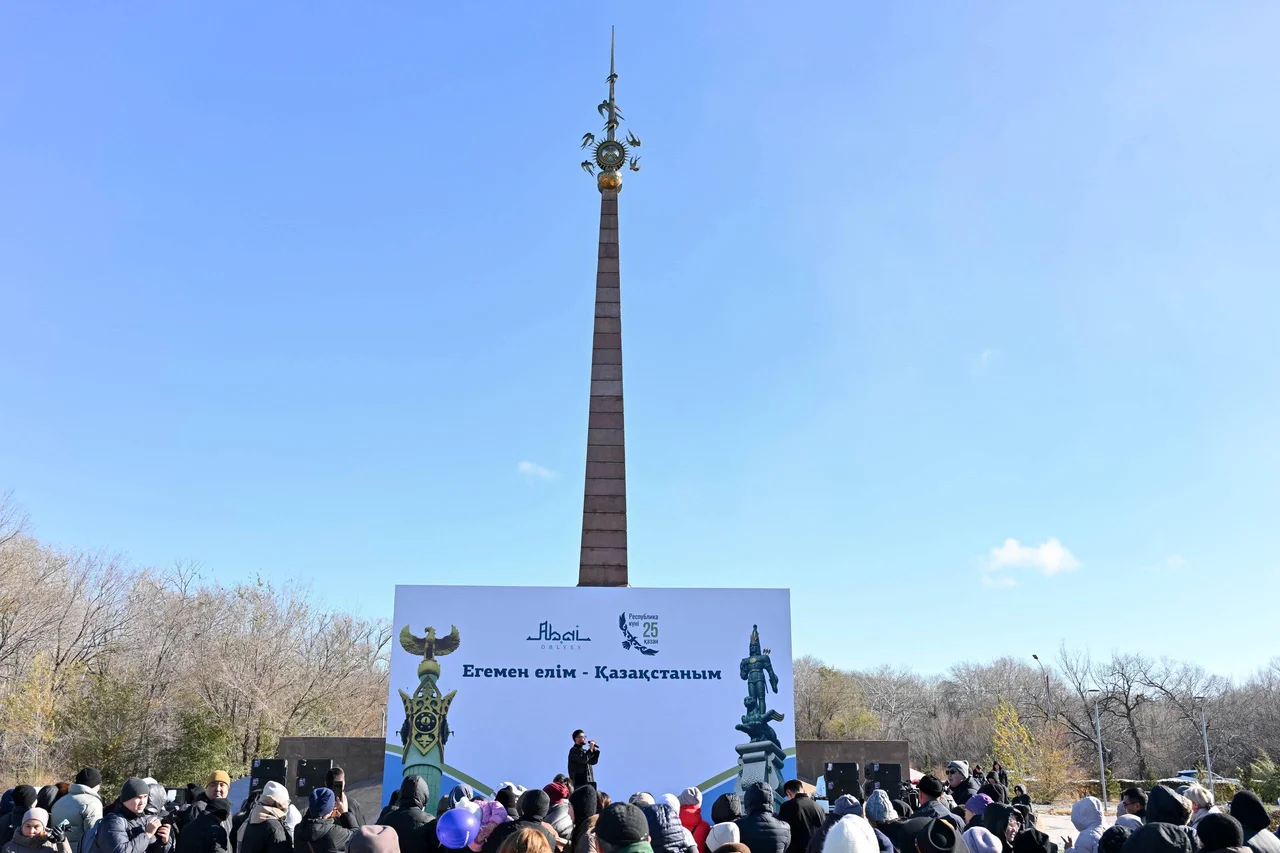 Абай елінде Республика күні: Көк Ту көкте қалықтап, елдік рух асқақтады