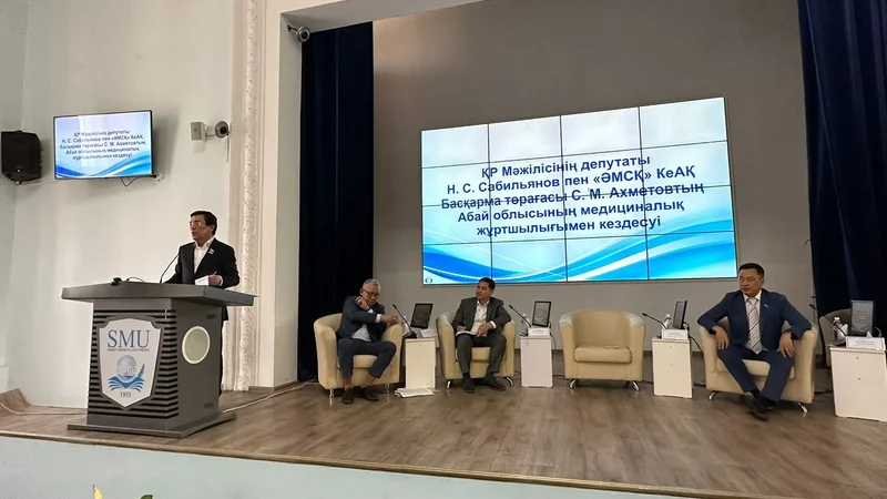Мәжіліс депутаты медицина қызметкерлерімен кездесті