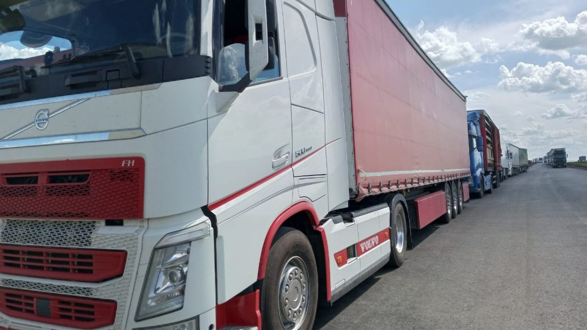 Қазақстанның Ресеймен шекарасында қарбыз тиелген жүк көліктерінің кезегі пайда болды