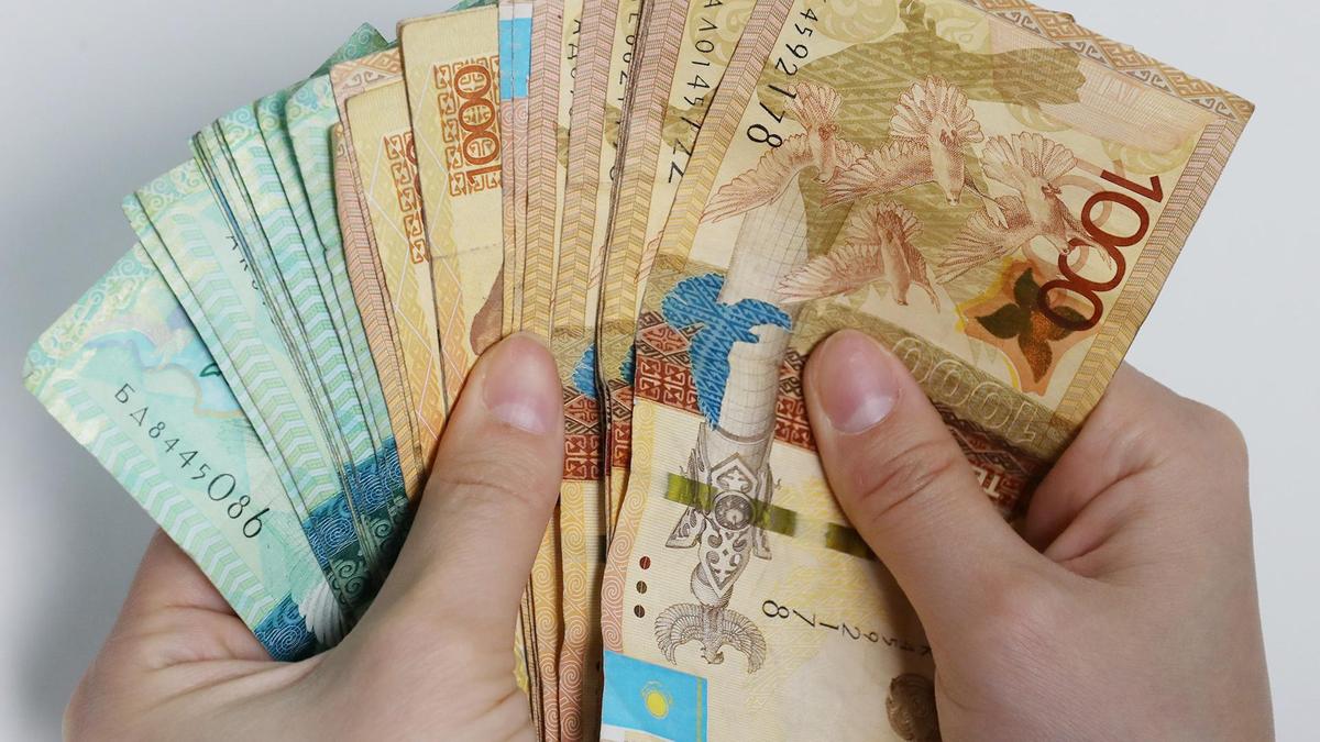 Диплом жасап беремін деп алдаған
