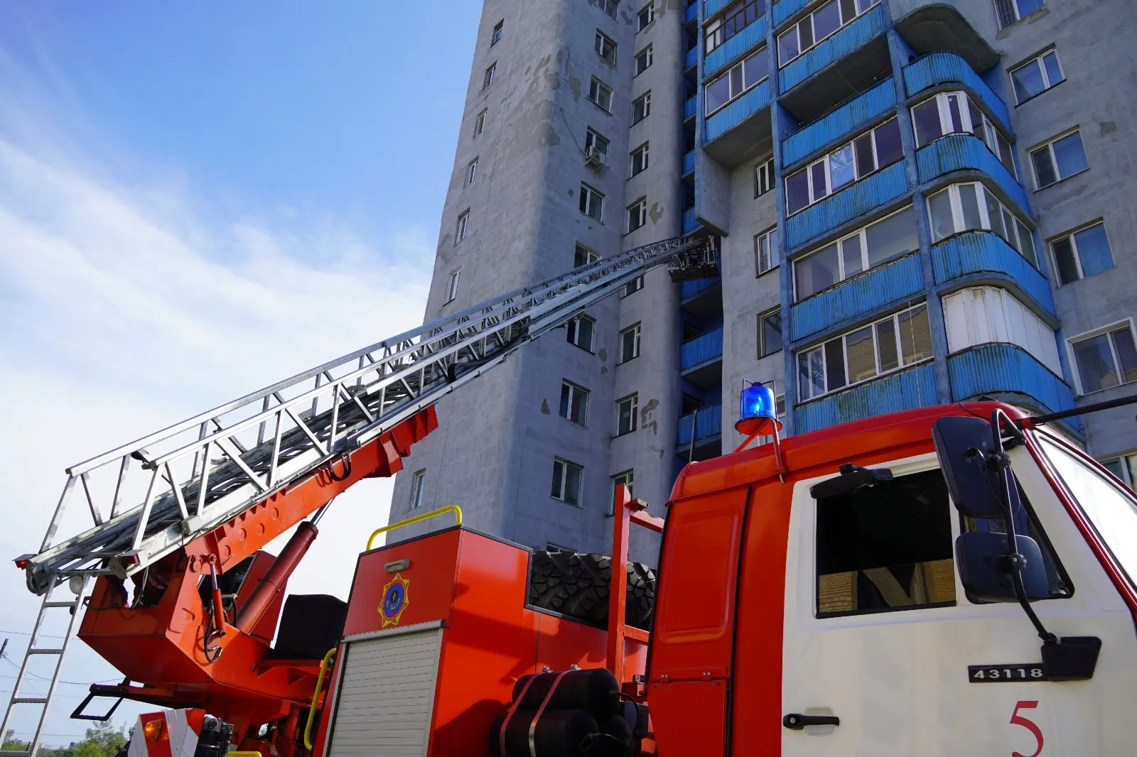 В многоэтажном жилом доме проведено пожарно-тактическое учение