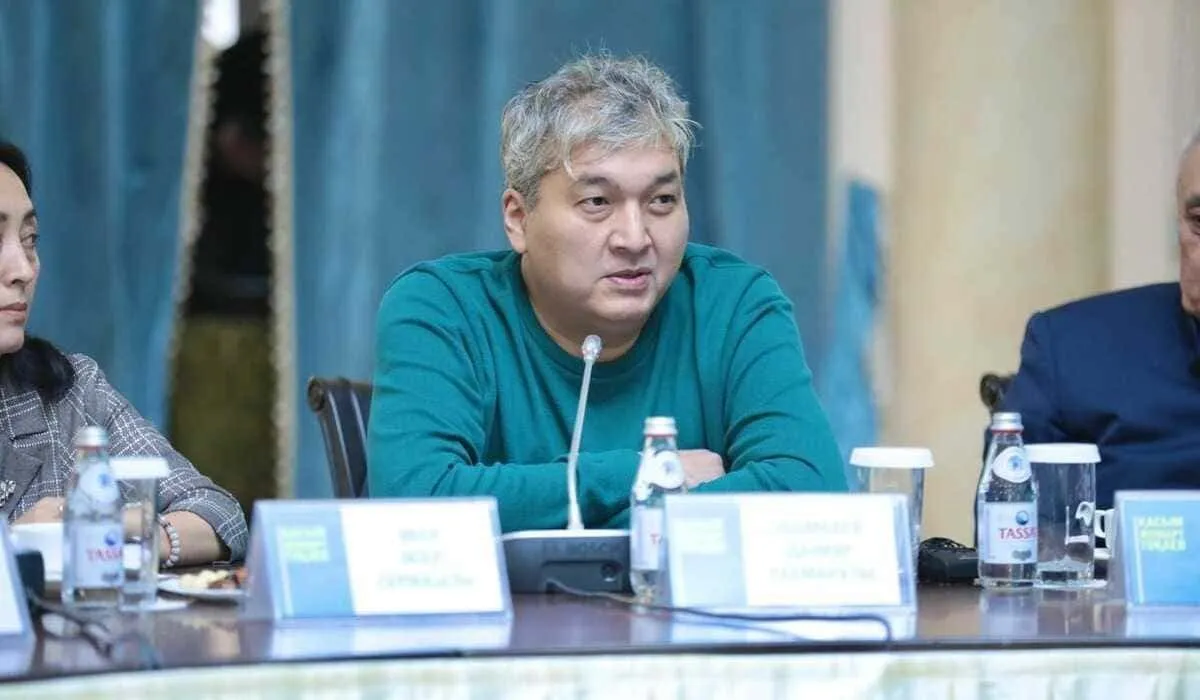 «Партия полезных дел»: Данияр Ашимбаев прокомментировал инициативы AMANAT