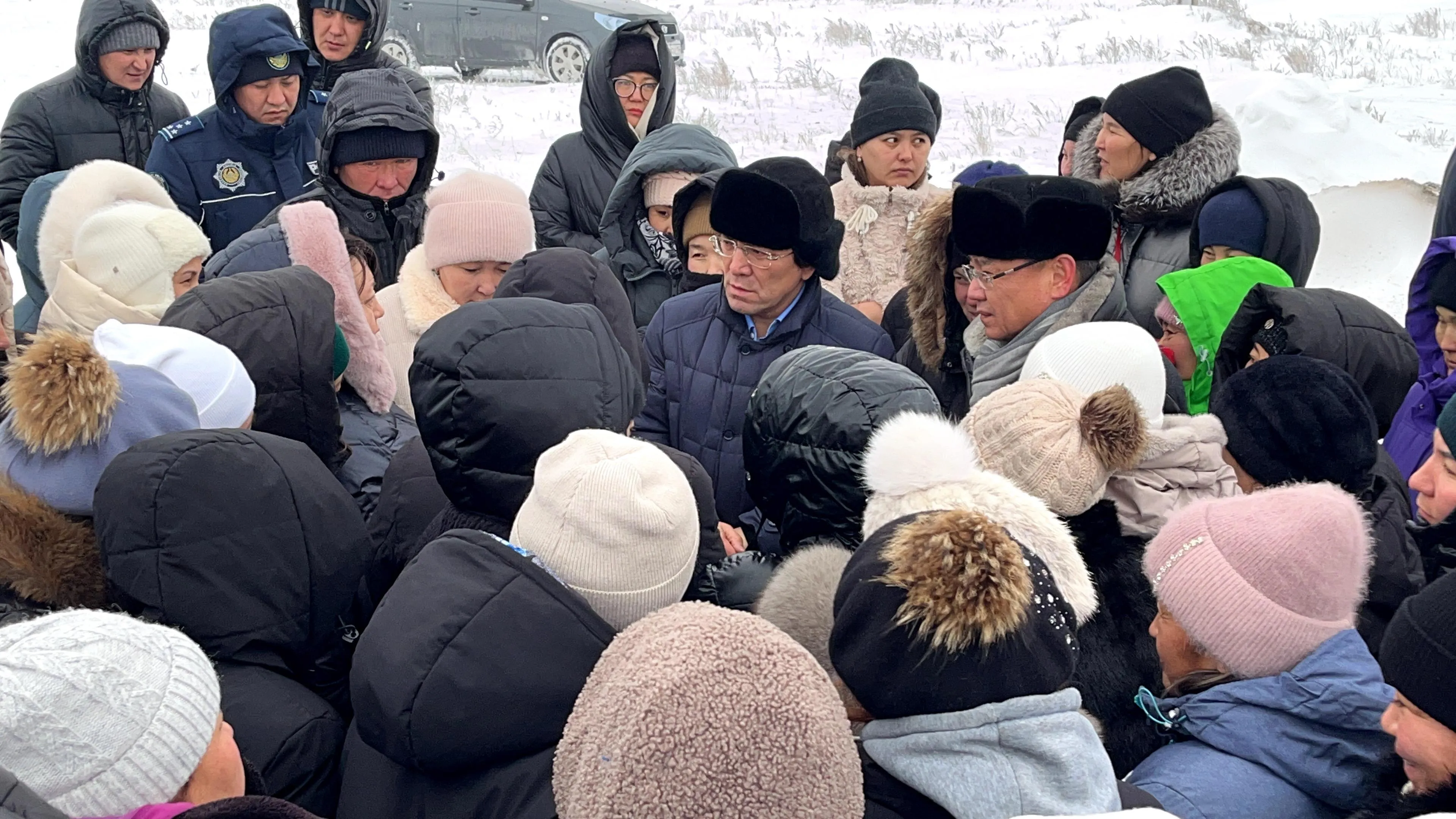 Аягөздегі әлеуметтік үйлер сапасыз салынған: Тұрғындар Мәжіліс депутатына шағымданды