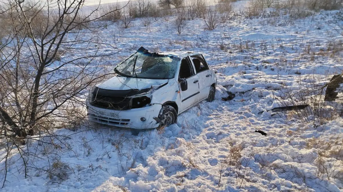 Абай облысында рөлде отырып ұйықтап кеткен жүргізуші жүк көлігіне соғылған