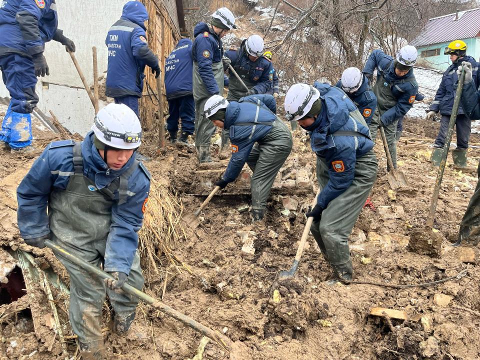 Алматыдағы лай көшкіні: Үйінді астында қалған барлық адамдардың денесі табылды