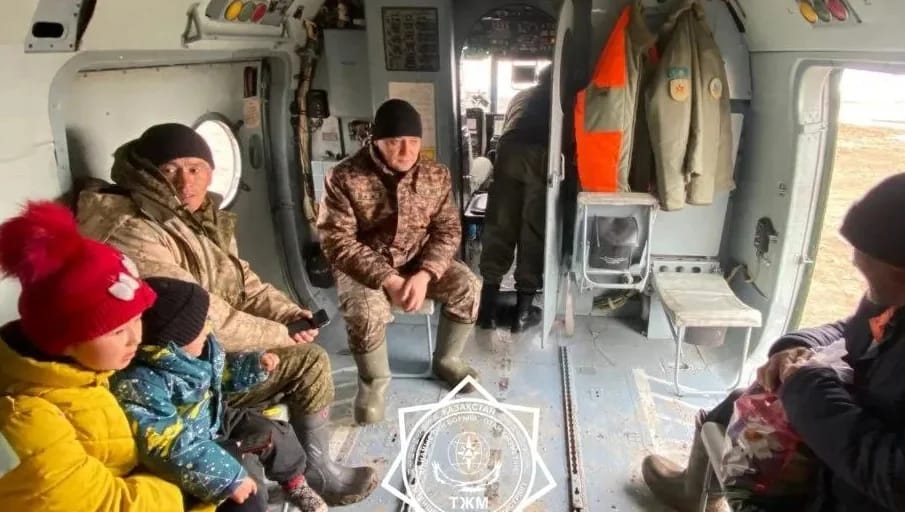 Ақсуат ауданында екі адам құтқарылды