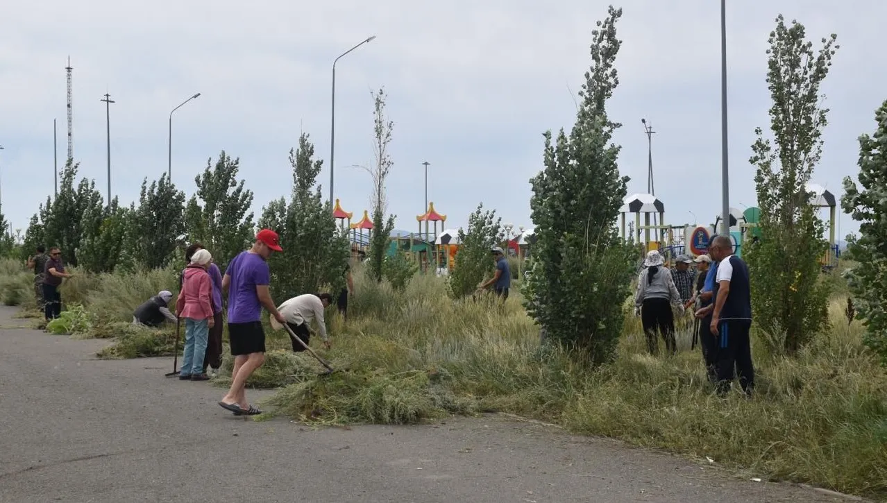 В Центральном парке имени Абая прошла уборка в рамках экоакции «Таза Қазақстан»