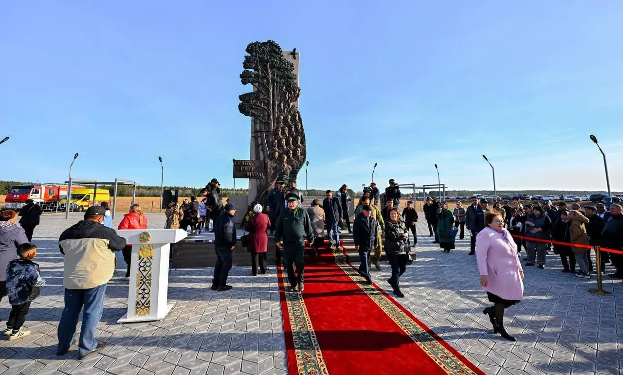 В области Абай открылся памятник пожарным и лесникам,  погибшим при тушении лесных пожаров в регионе