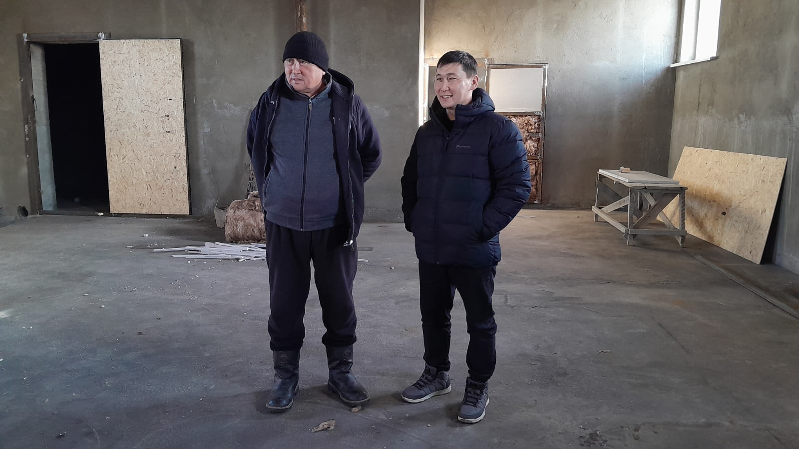 Обычный рабочий человек проявляет симпатию к родной земле