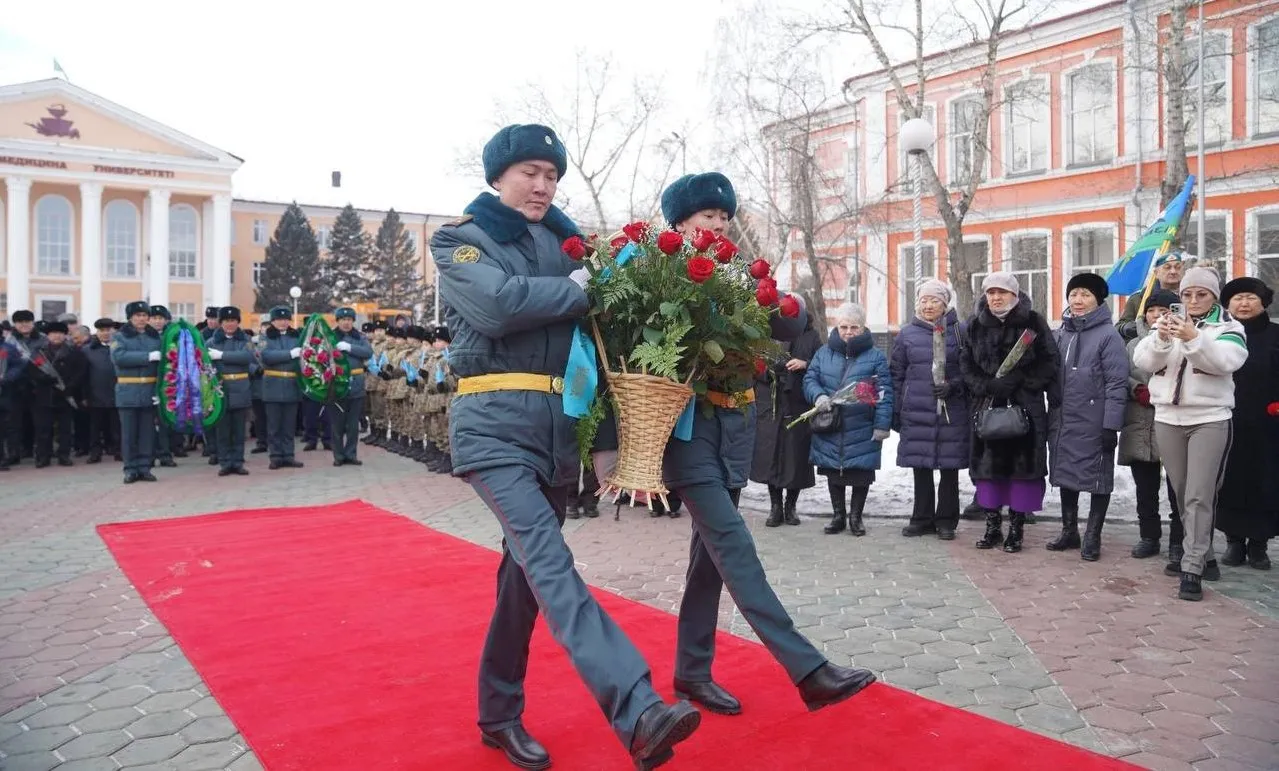 Ауған соғысының жауынгерлеріне арналған ескерткішке гүл қою рәсімі өтті