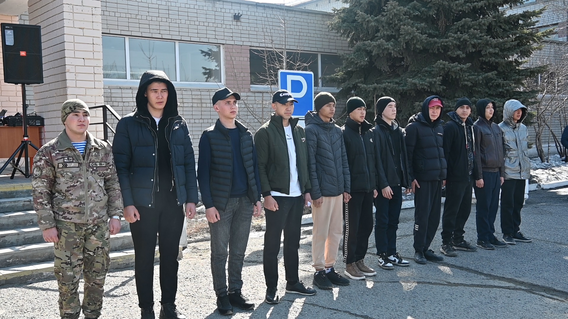 Жас сарбаздар Ақтауға аттанды