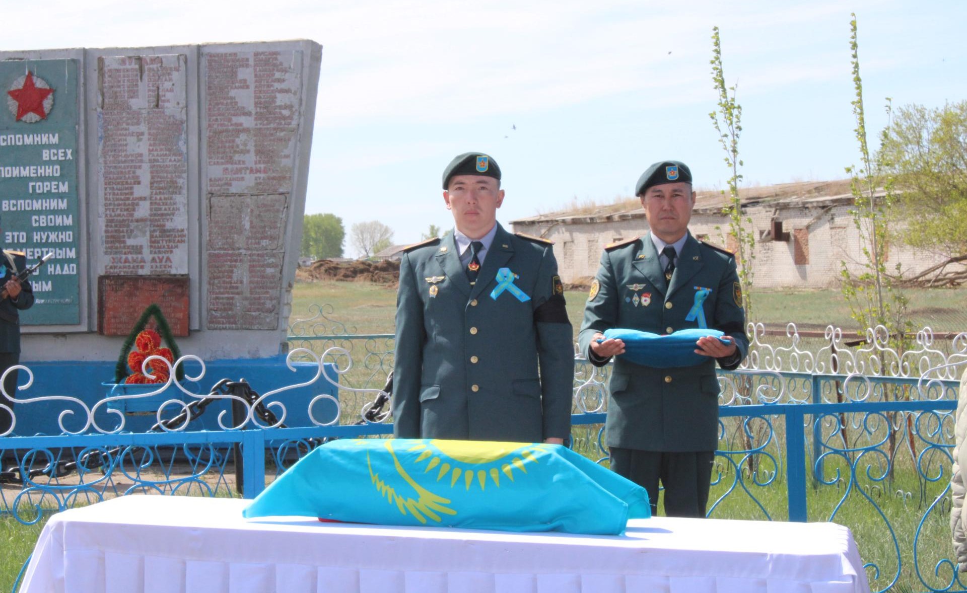 Абай облысында Ұлы Отан соғысы жылдарында қаза тапқан жауынгердің сүйегі туған жерінде қайта жерленді