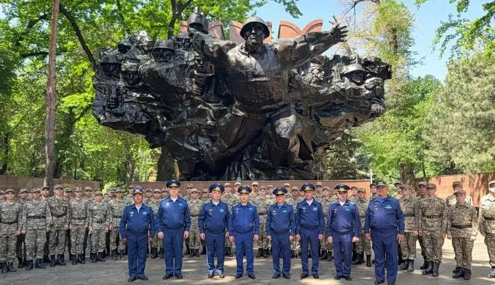Азаматтық авиация академиясының студенттері батырлар рухына тағзым етті  