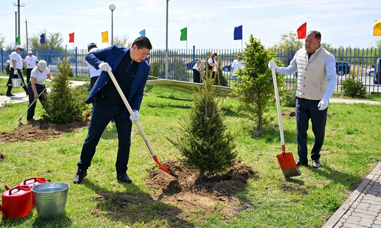 Облыс әкімі Степной кентіндегі сенбілікке қатысты