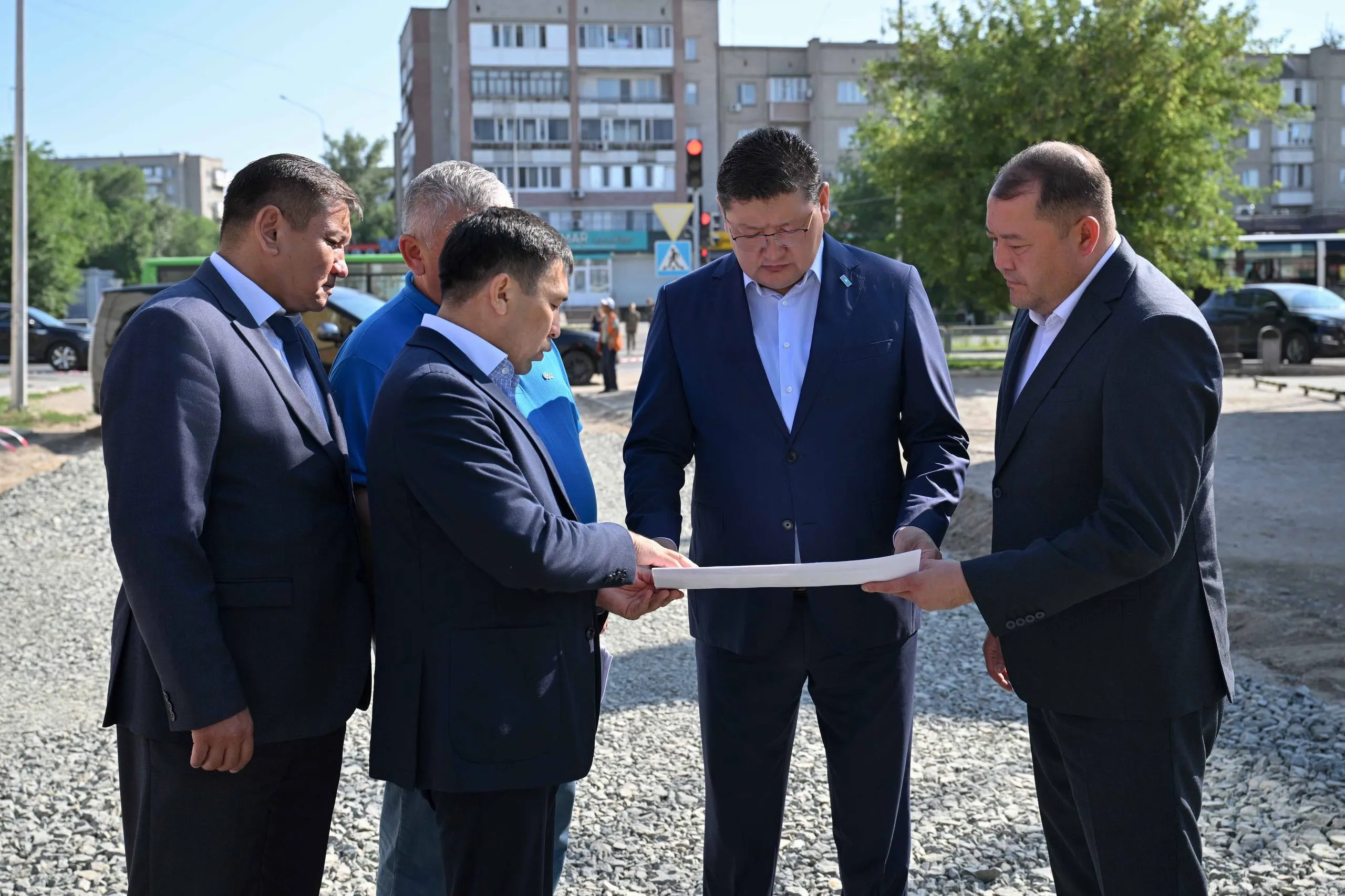 В городе Семей отремонтируют 36 улиц, где никогда ранее не было асфальта
