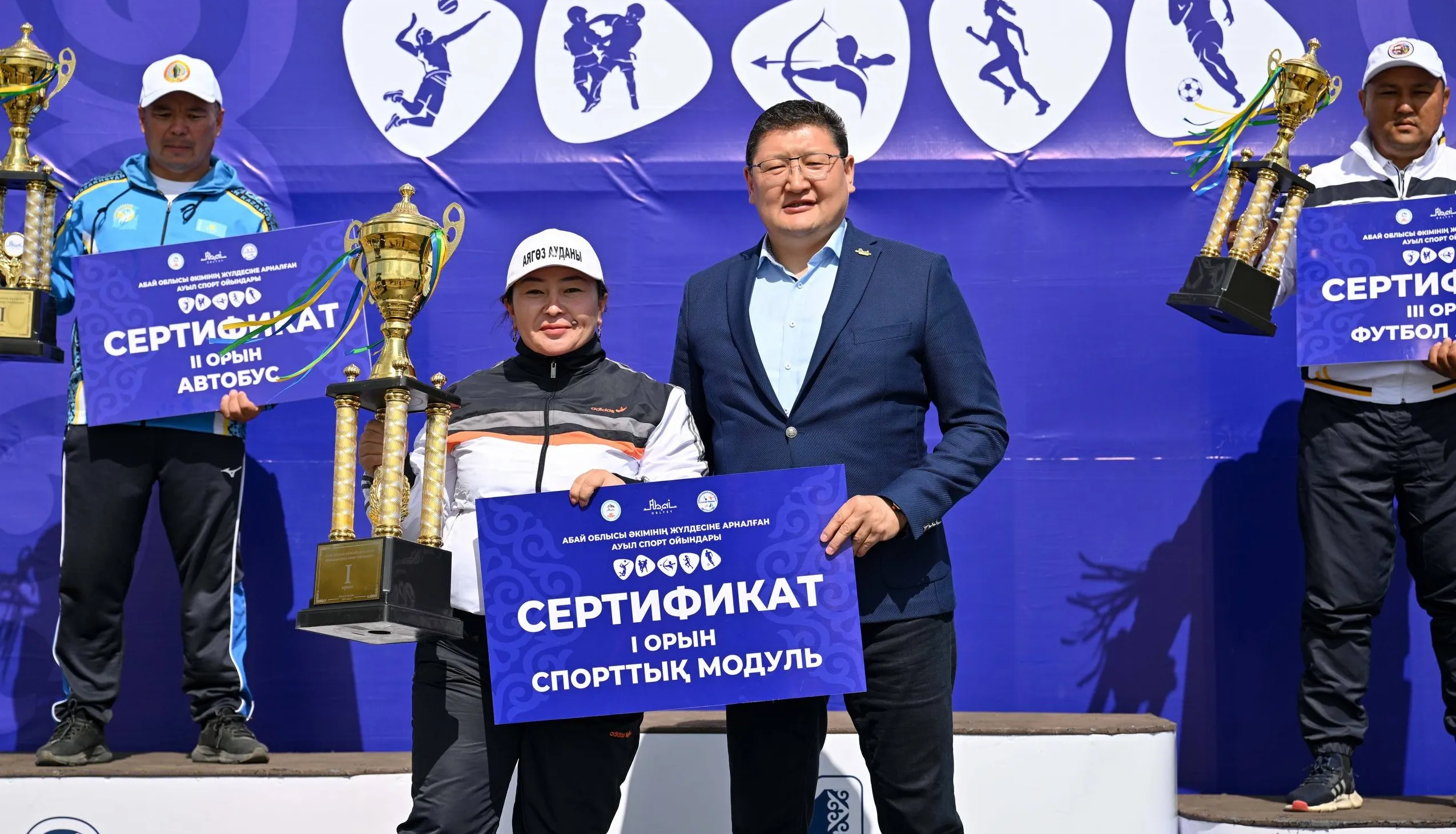 Победителю сельских спортивных игр вручили сертификат спортивно-оздоровительного комплекса 
