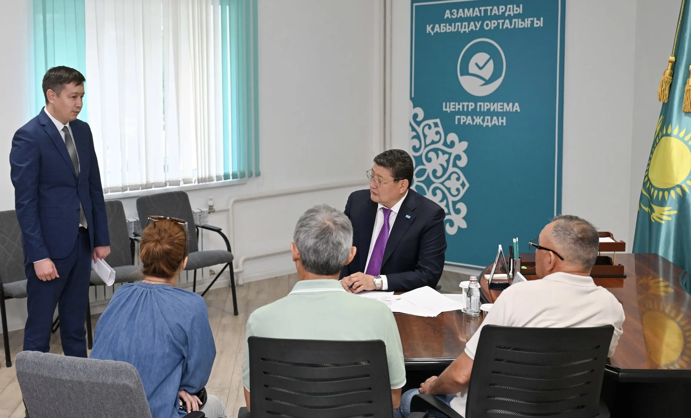 Облыс әкімі тұрғындарды жеке мәселелері бойынша қабылдады