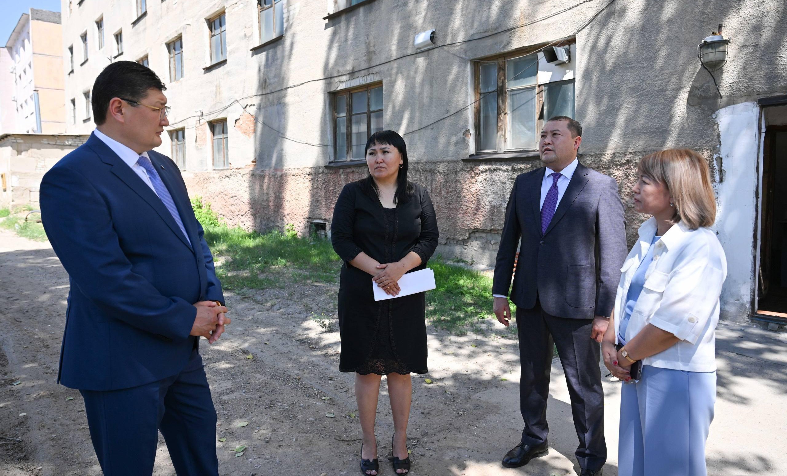 Аким области побывал в средней школе №42 города Семей