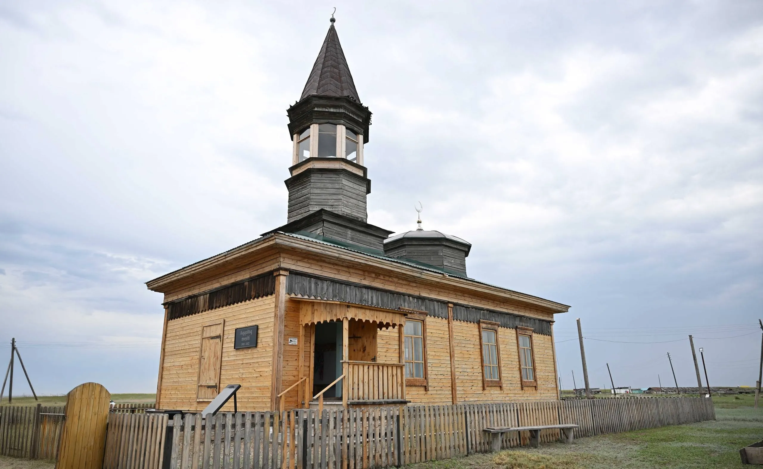 Аким области осмотрел исторический памятник, построенный в 1907 году