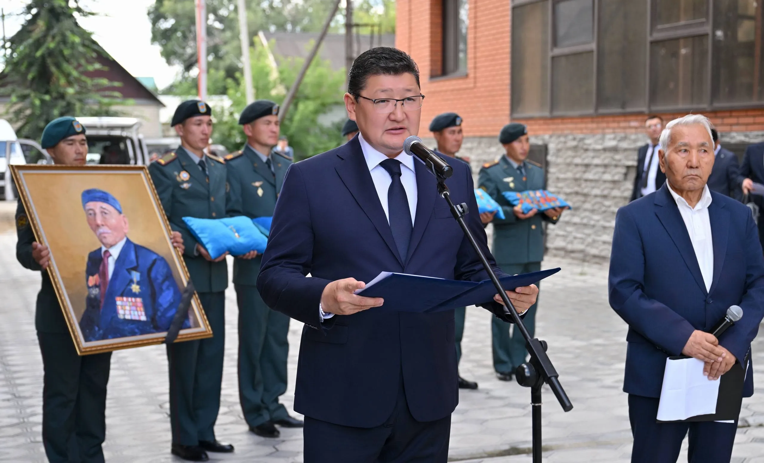 Абай облысының жұртшылығы «Халық қаһарманы» Әбдіғали Қаймолдинді ақтық сапарға шығарып салды