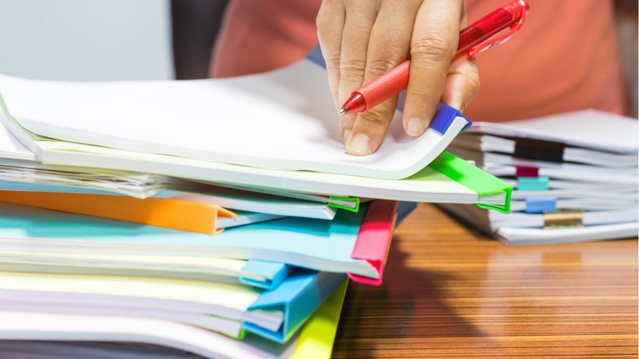 Қазақстанда қағаз құжаттар қайта енгізіледі