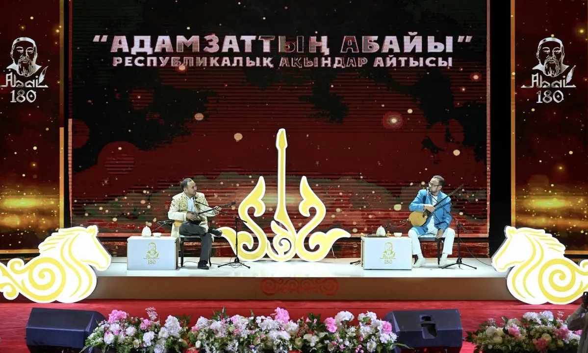 Семейде «Адамзаттың Абайы» атты республикалық ақындар айтысы басталды