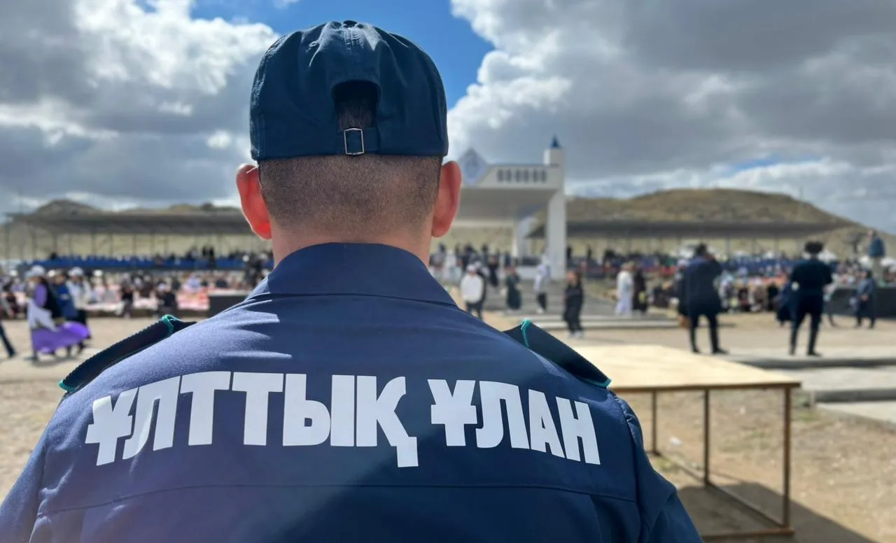 Гвардейцы нашли пропавших детей во время празднования 180-летия Абая Кунанбаева
