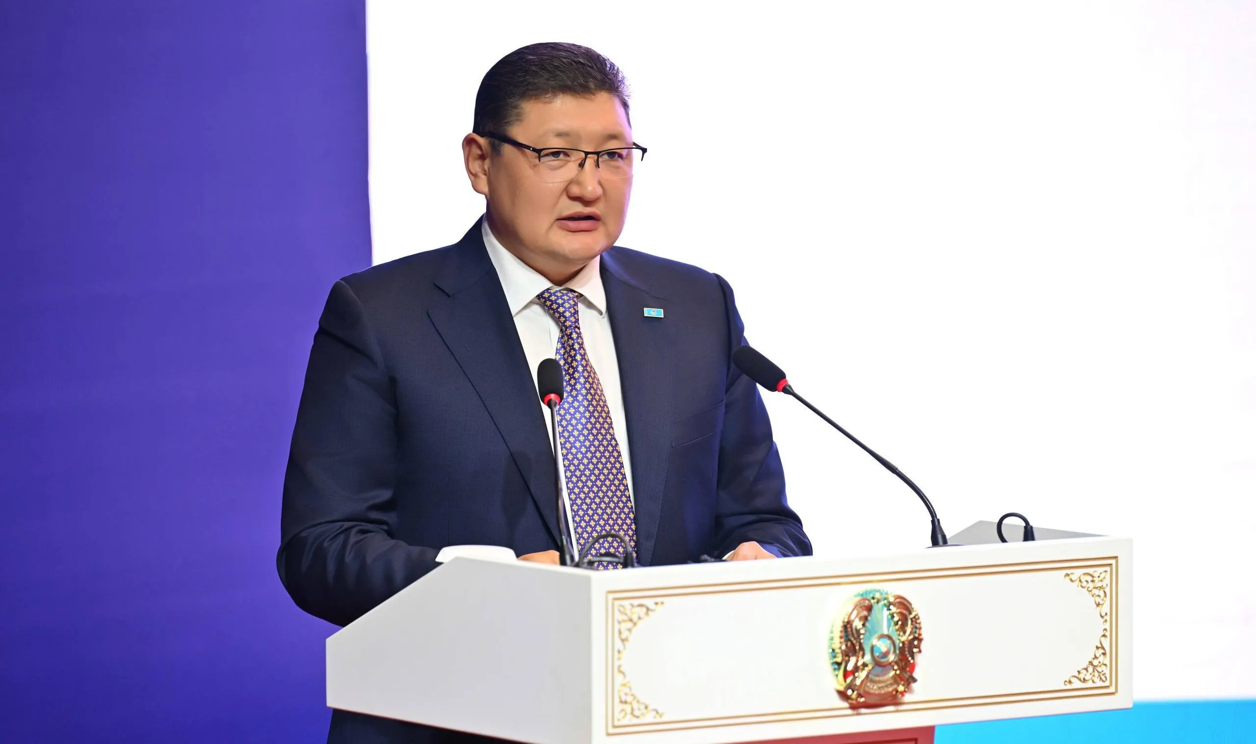 Аким области Абай Берик Уали выступил с докладом на августовской конференции педагогов
