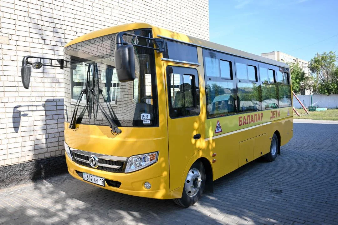 Семейде әлеуметтік мекемеге автобус табысталды