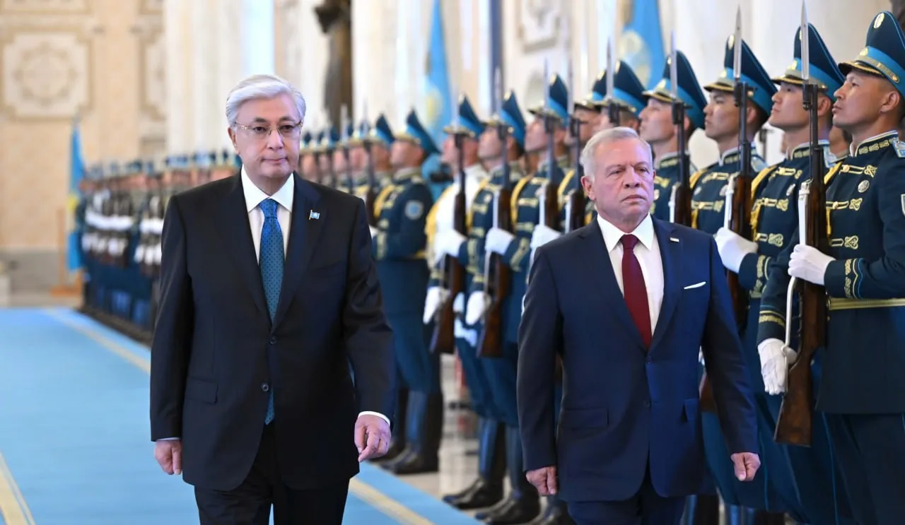 Ақордада елімізге ресми сапармен келген Иордания Хашимит Королдігінің Королі ІІ Абдалла бен әл-Хусейнді салтанатты қарсы алу рәсімі өтті