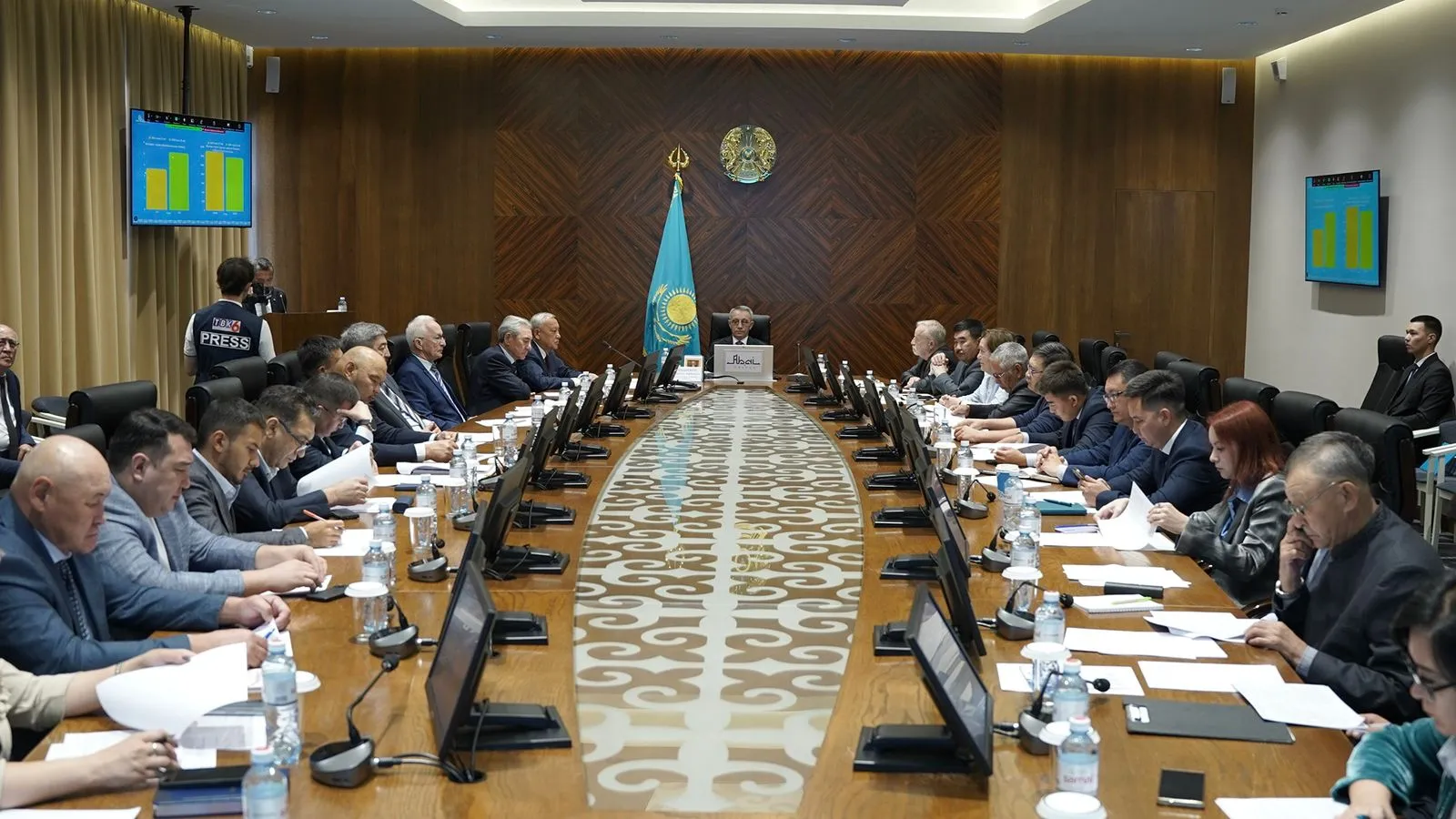 Абай облысында Бесқарағай ауданының дамуы мен мемлекеттік органдармен өзара іс-қимыл мәселелері талқыланды