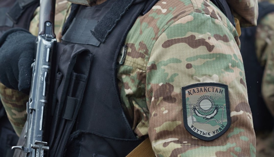 Өскеменде ұландықтар киім-кешек пен аяқ киім ұрлаған күдіктіні қолға түсірді.