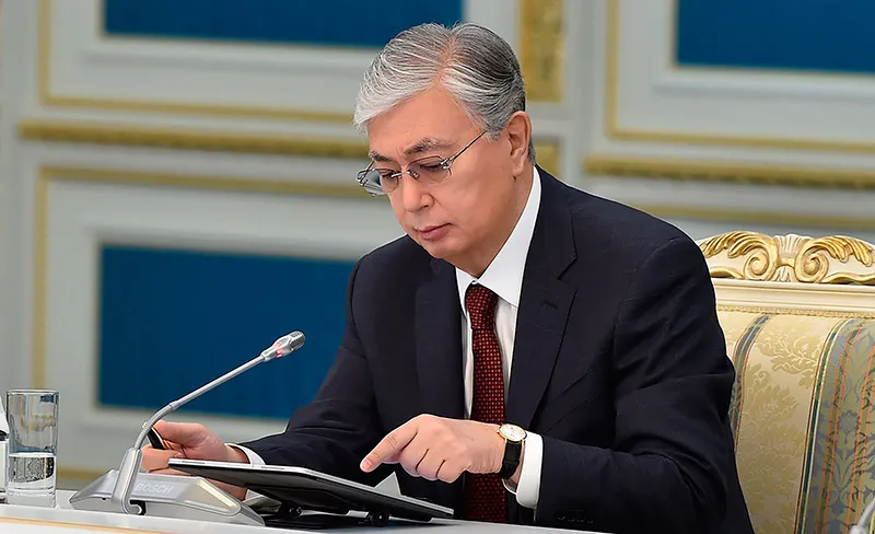 В канун Дня Республики Президент наградил представителей трудовых династий и простых рабочих