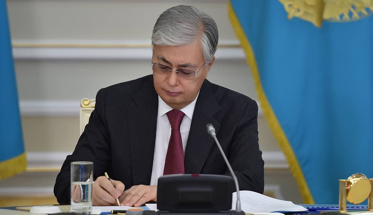 Мемлекет басшысы «Қазақстан Республикасының кейбір заңнамалық актілеріне жасанды интеллект және цифрландыру мәселелері бойынша өзгерістер мен толықтырулар енгізу туралы» Қазақстан Республикасының Заңына қол қойды