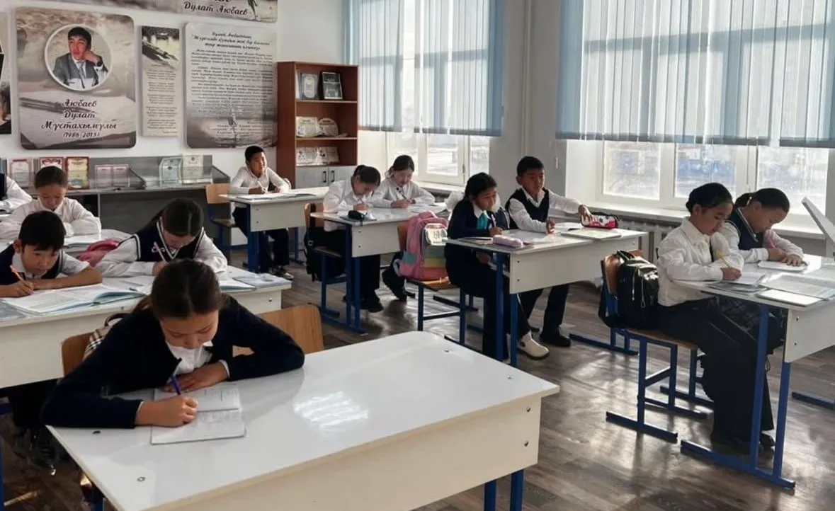 «Полиция және балалар – бірге қауіпсіздік үшін» : облыс мектептерінде бірыңғай мазмұндама өтті