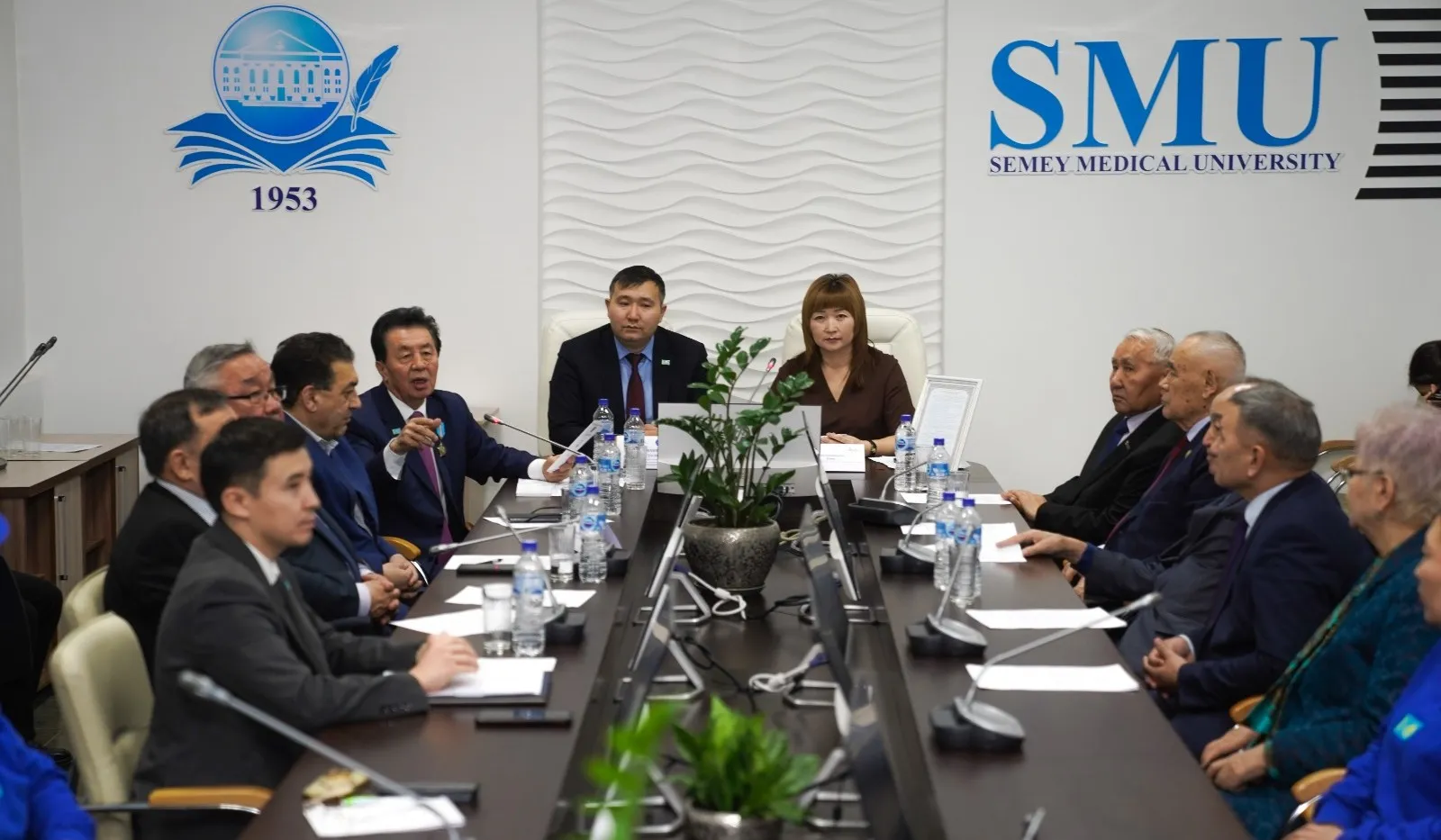 В Семее прошла диалоговая площадка между молодежью и членами Ақсақалдар кеңесі «Ғибратты ғұмырлар»