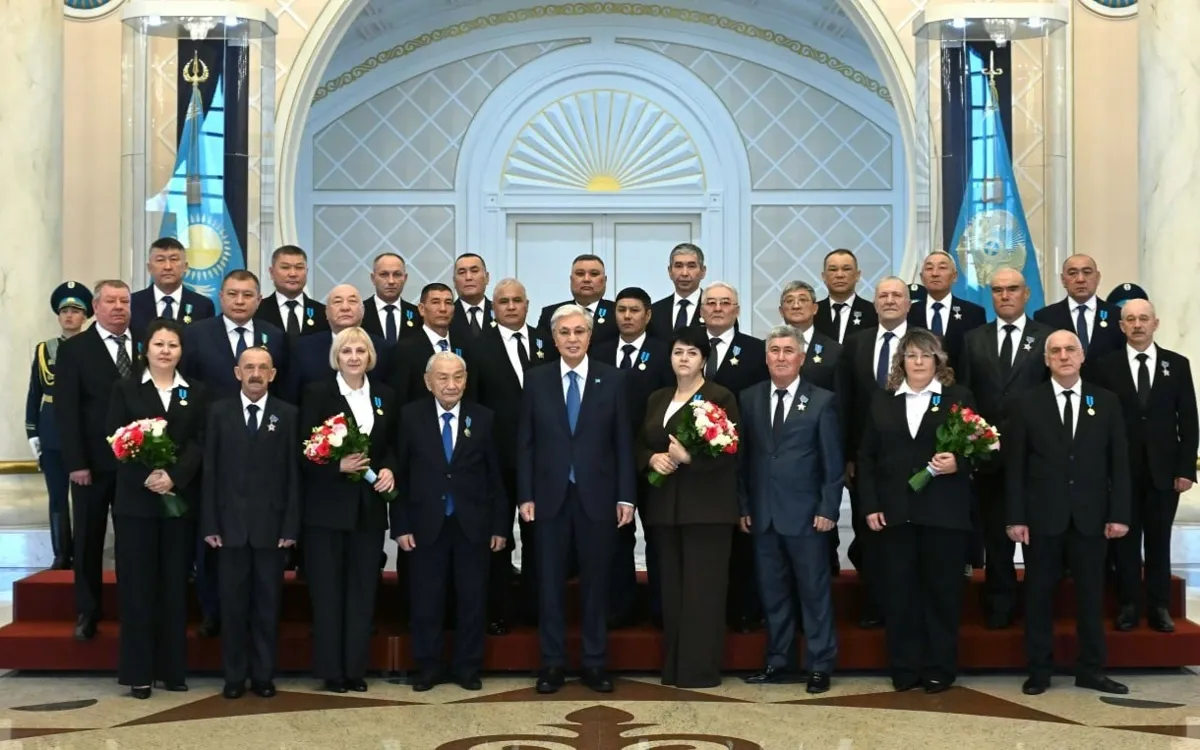 Ақордада энергетика саласын дамытуға елеулі үлес қосқан бір топ азамат марапатталды   