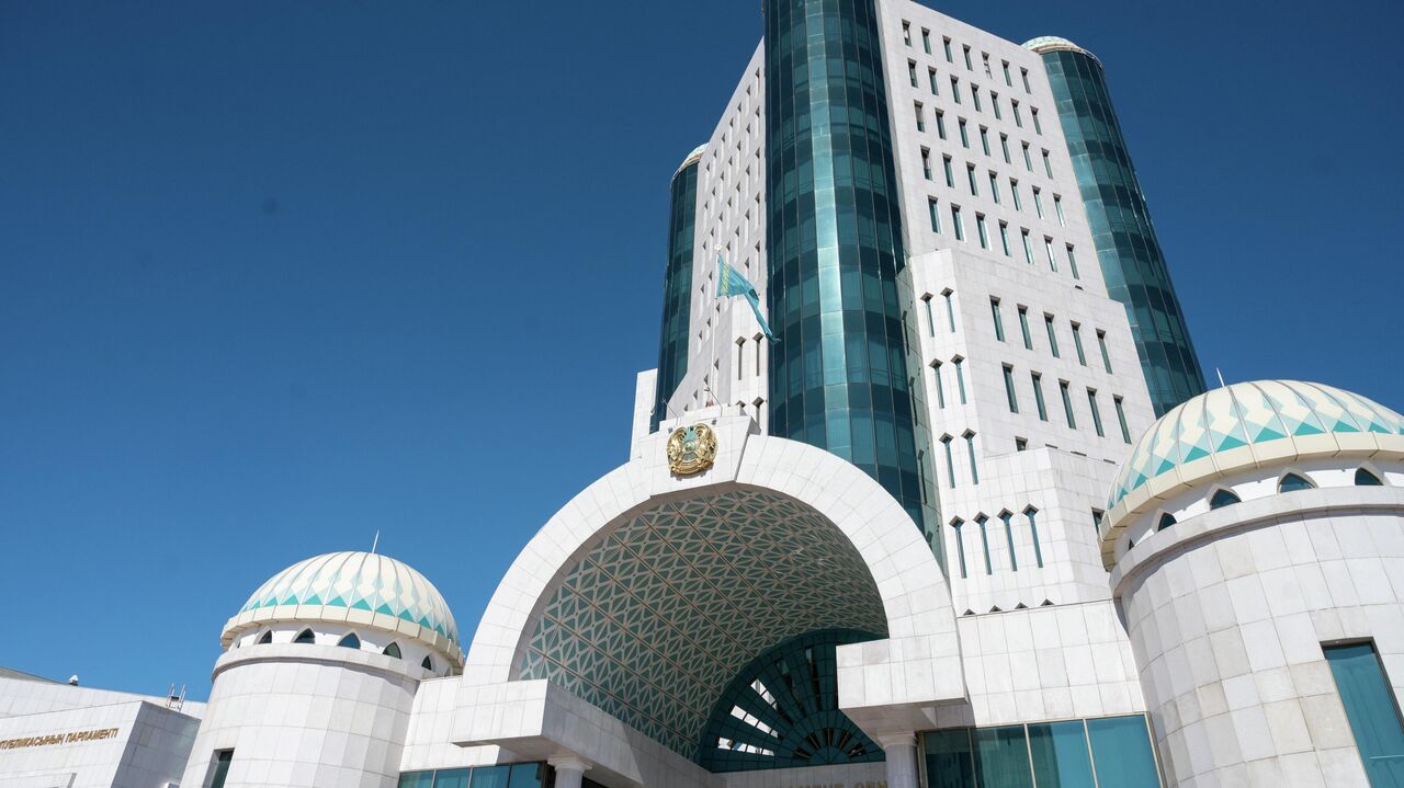 Сенат заңсыз мазмұнды шектеуге бағытталған түзетулерді бірінші оқылымда мақұлдады