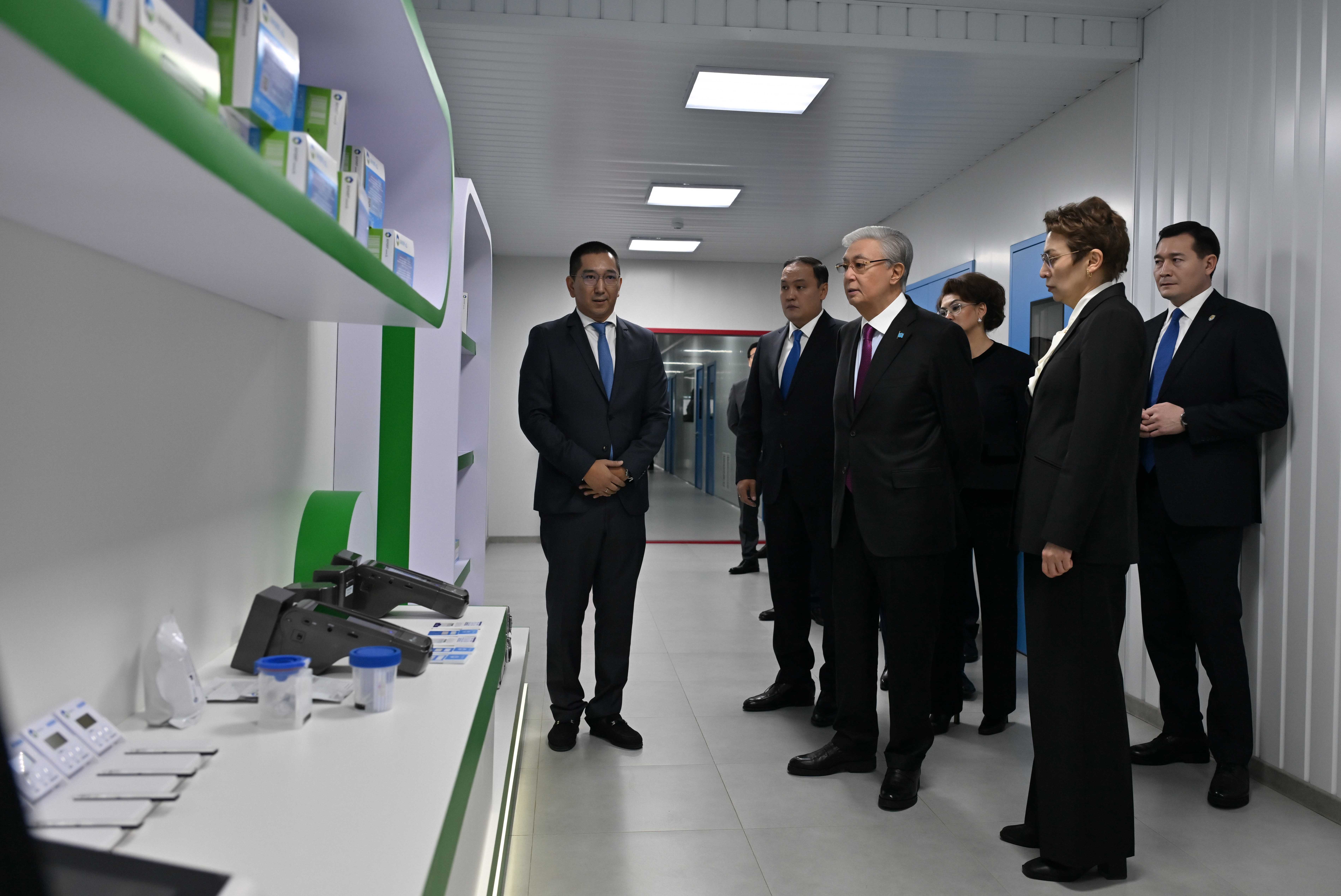 Мемлекет басшысы Жамбыл облысындағы фармацевтикалық кәсіпорындардың қызметімен танысты